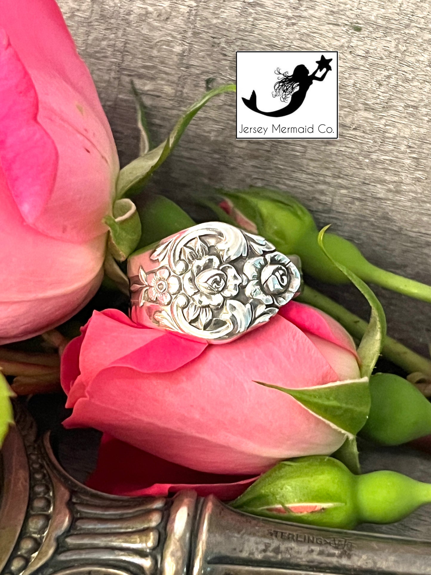 Plantation pattern Ring- Traditional Band style-Vintage 1948