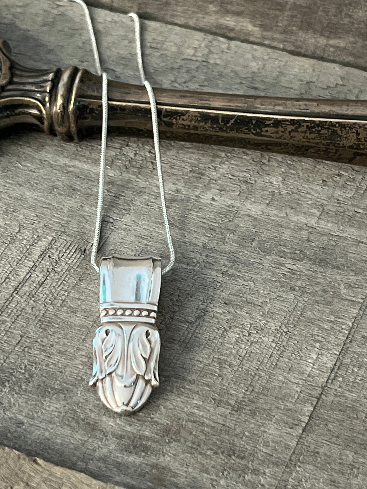 Pendant with chain - Pattern: Danish Princess, Vintage 1938
