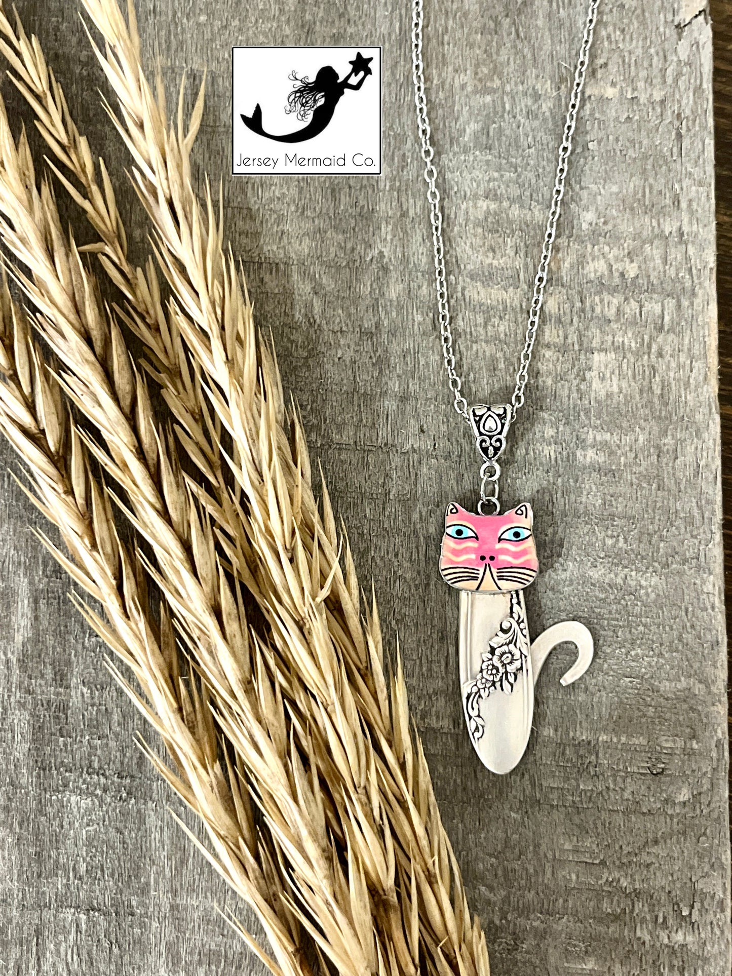 Cat Pendant - Pattern: Queen Bess II, Vintage 1946