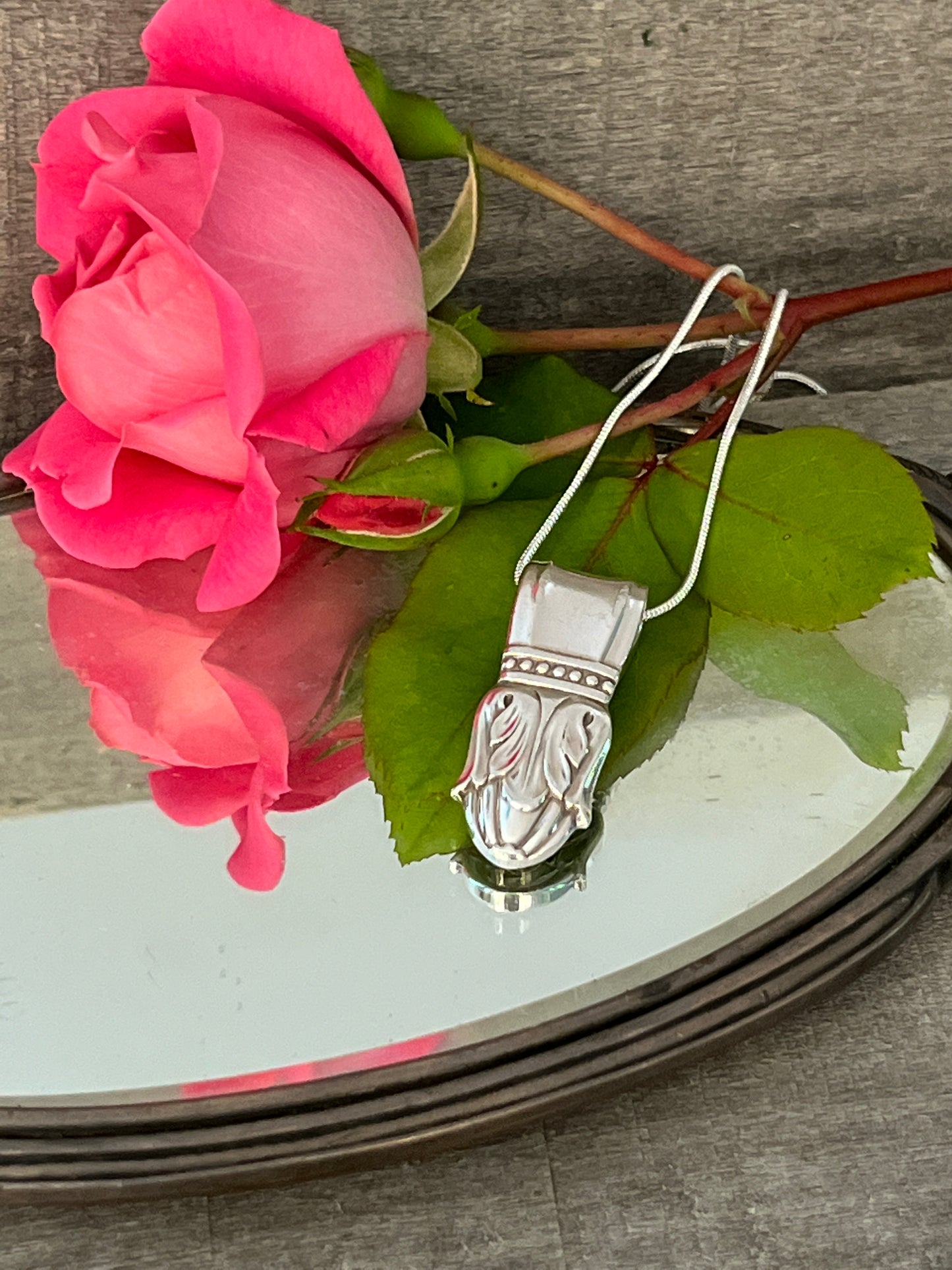 Pendant with chain - Pattern: Danish Princess, Vintage 1938