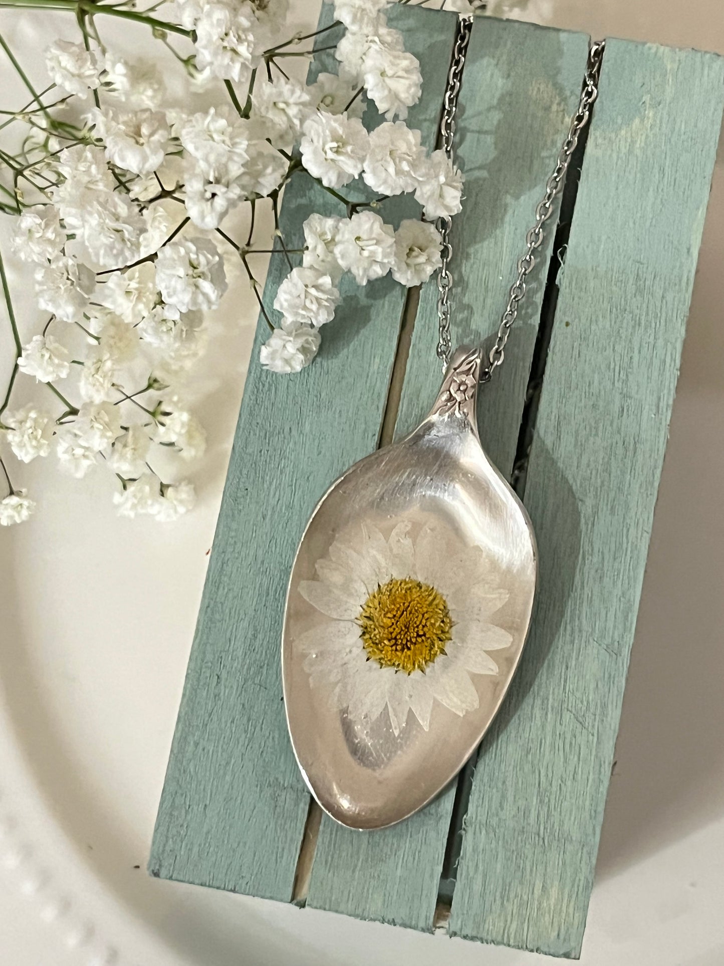 Resin Pendant -Daisy Flower