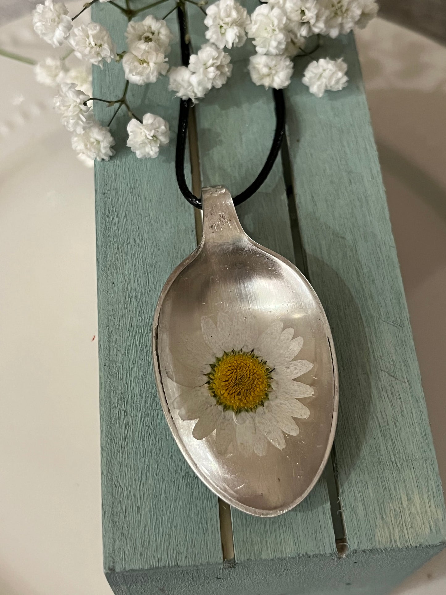 Resin Pendant -Daisy Flower