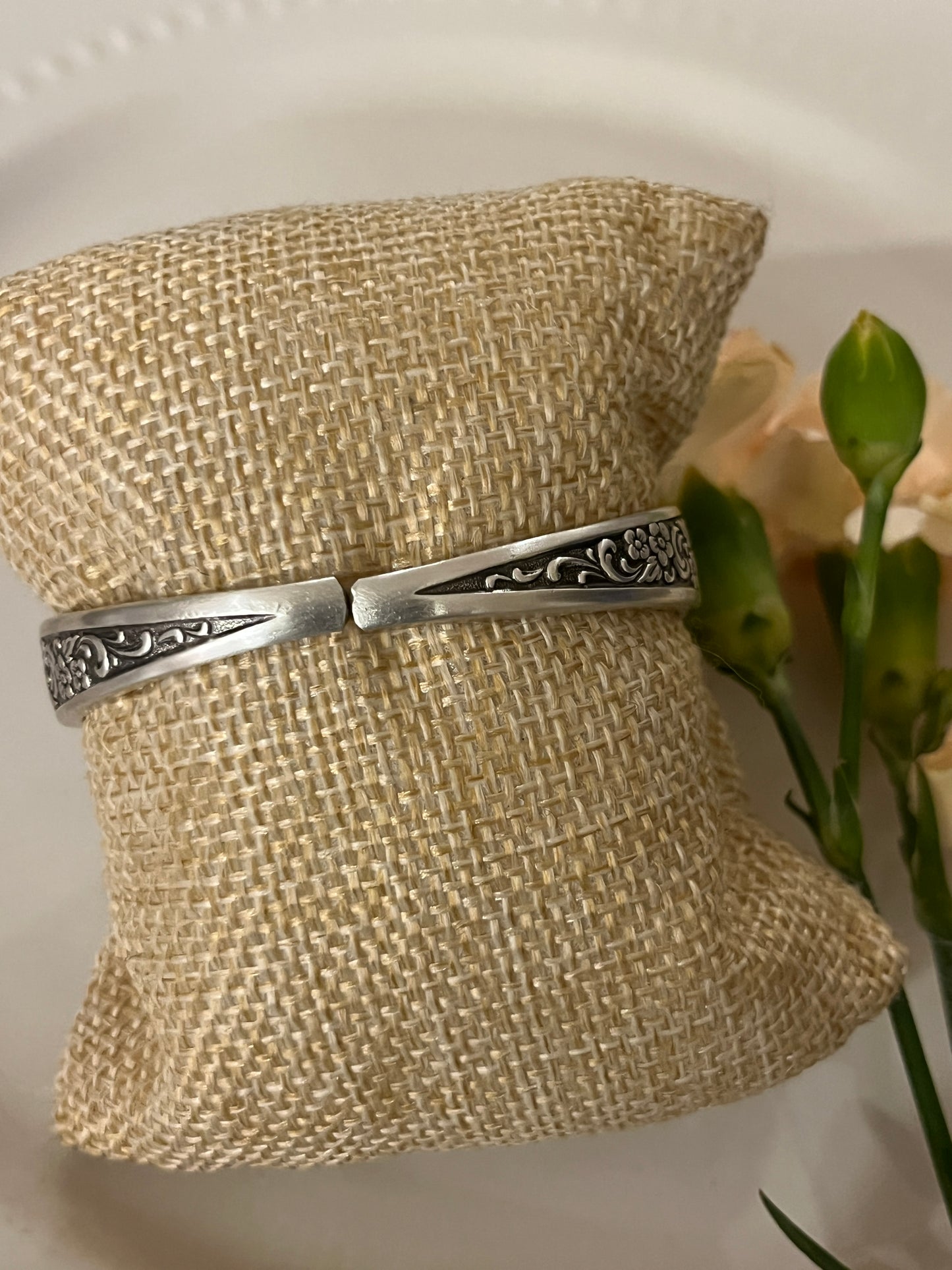 Bangle Hinged style Bracelet- Tangier Pattern- Vintage 1969