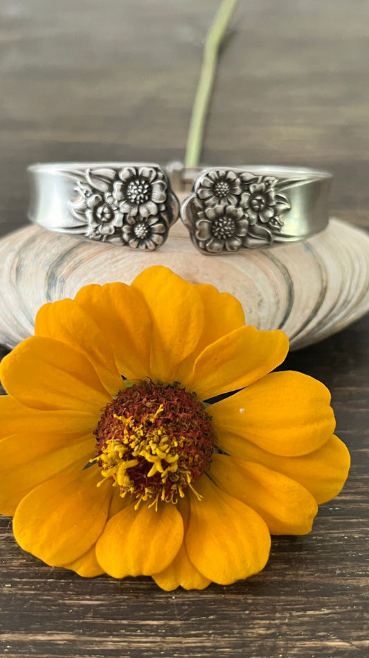 Custom order: Denise Sunflower- hinged bracelet Pattern: April, Vintage 1950