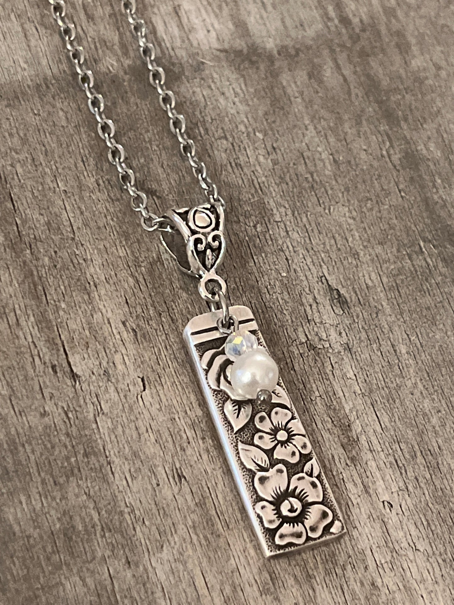 Necklace- Pattern: Venetian Garden, Vintage 1971 with faux pearl.