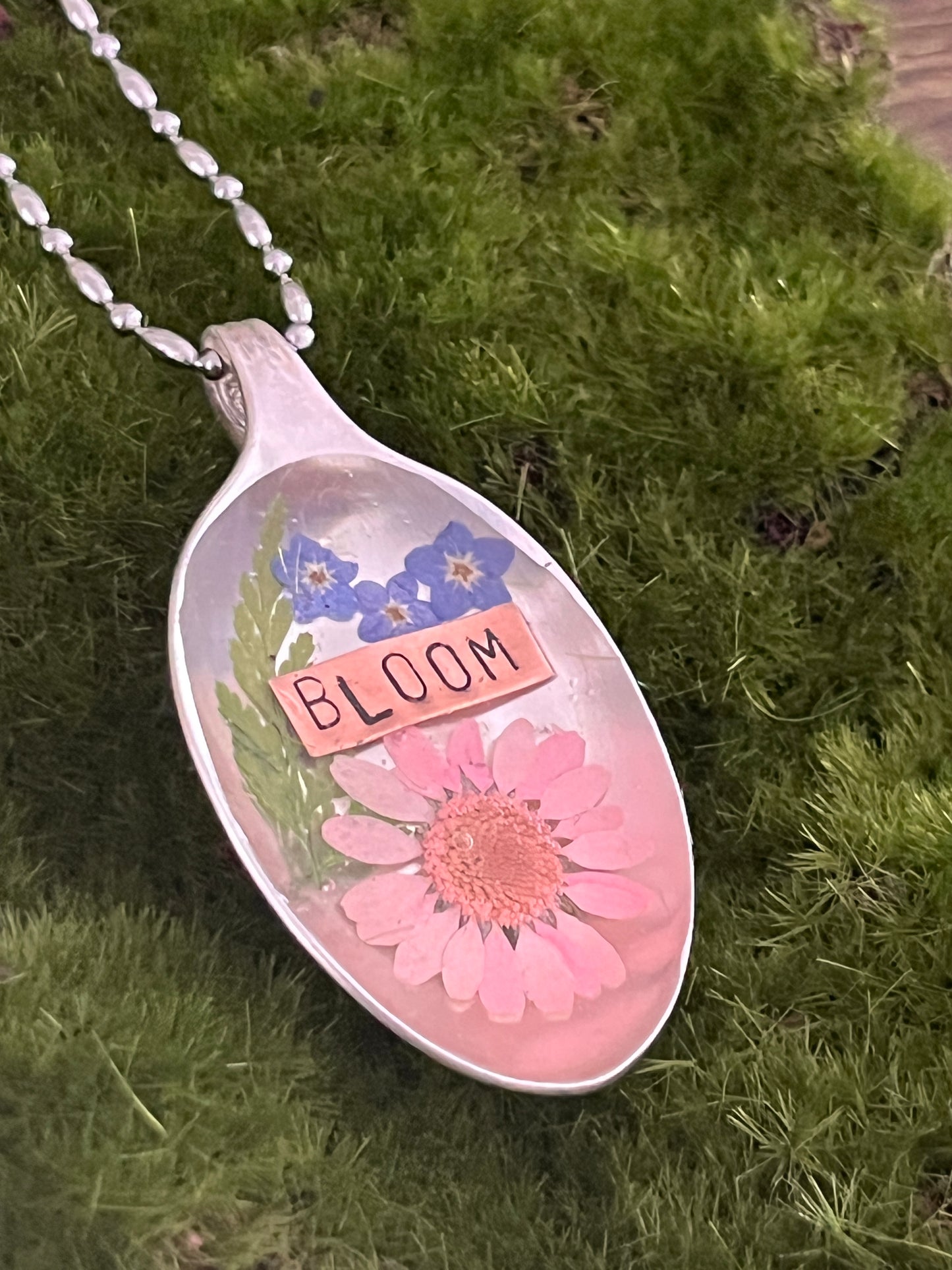 BLOOM Resin Pendant - Flower