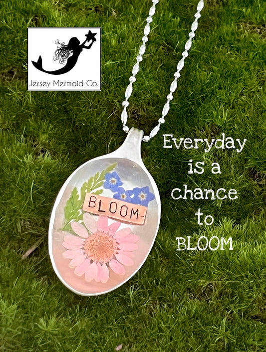 BLOOM Resin Pendant - Flower