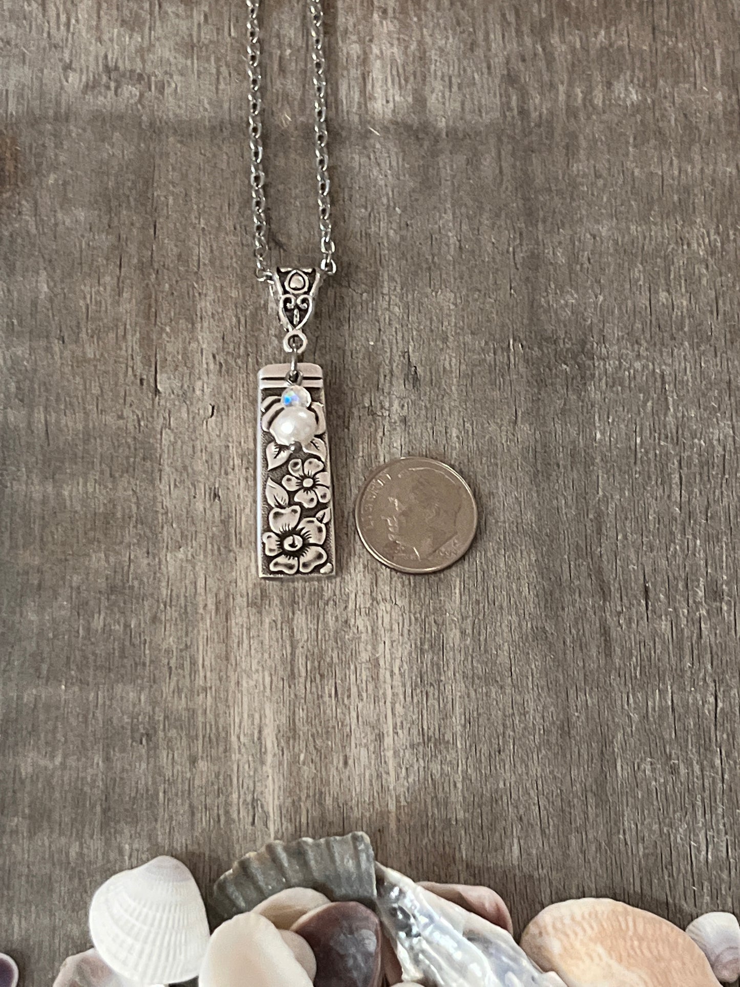 Necklace- Pattern: Venetian Garden, Vintage 1971 with faux pearl.