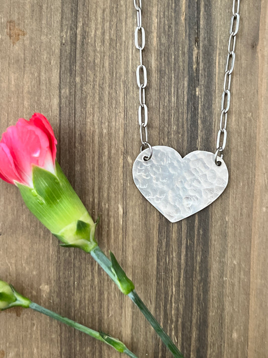 Heart -Hammered texture neckkace