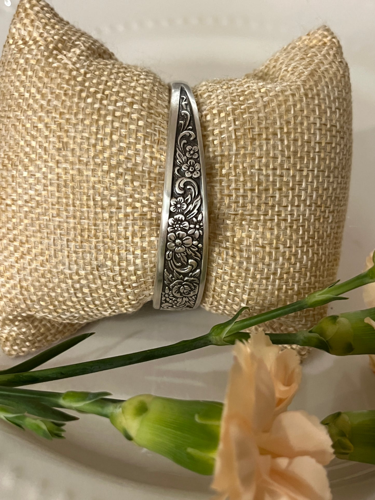 Bangle Hinged style Bracelet- Tangier Pattern- Vintage 1969
