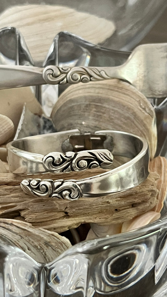 Bangle -wrap style Hinged Bracelet- South Seas Pattern- vintage 1955