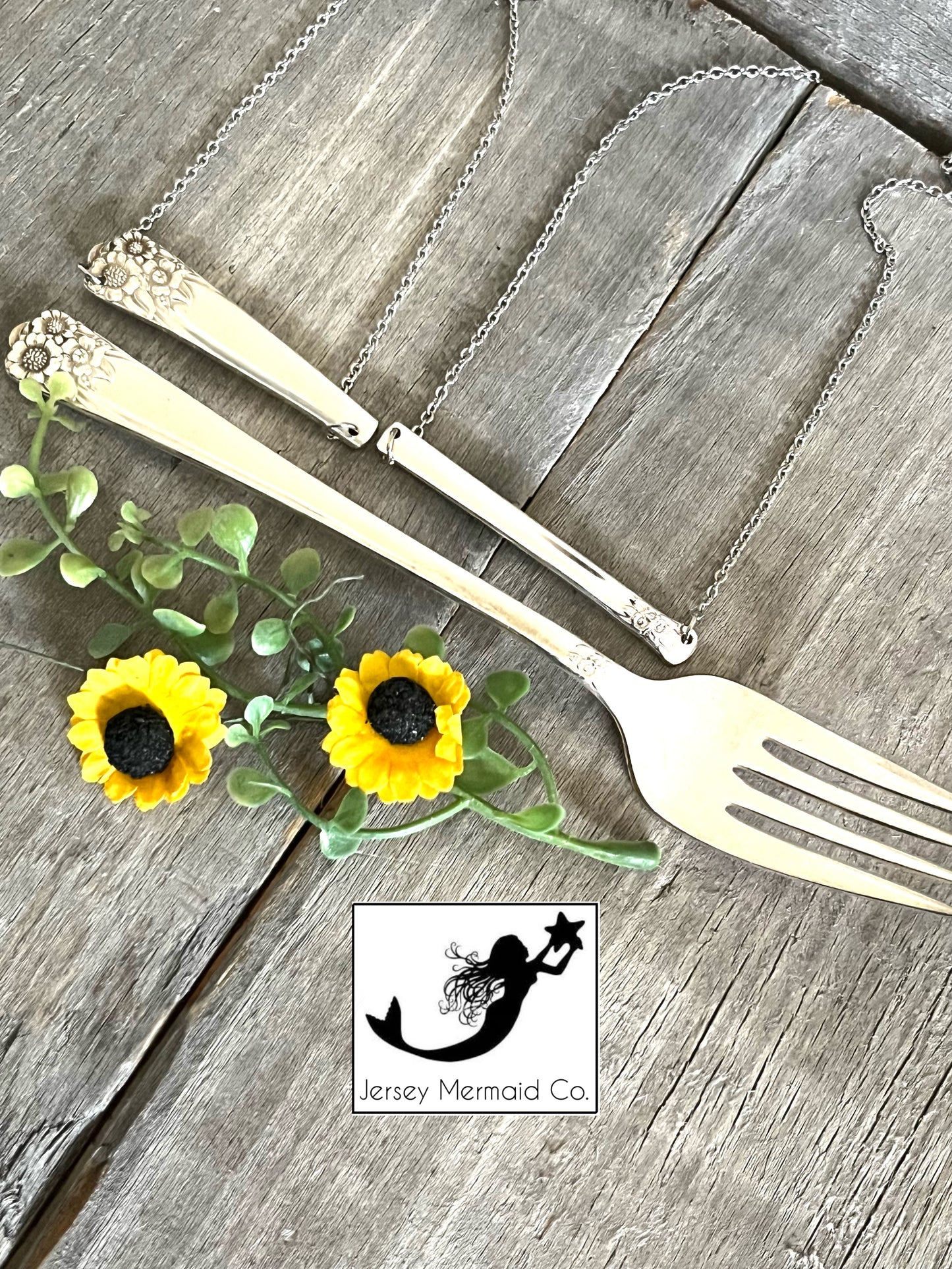 Bar Necklace- Pattern: April, Vintage 1950 (Sunflowers)